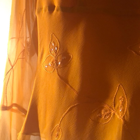 Sheer sleeve top - Picture 2 of 5